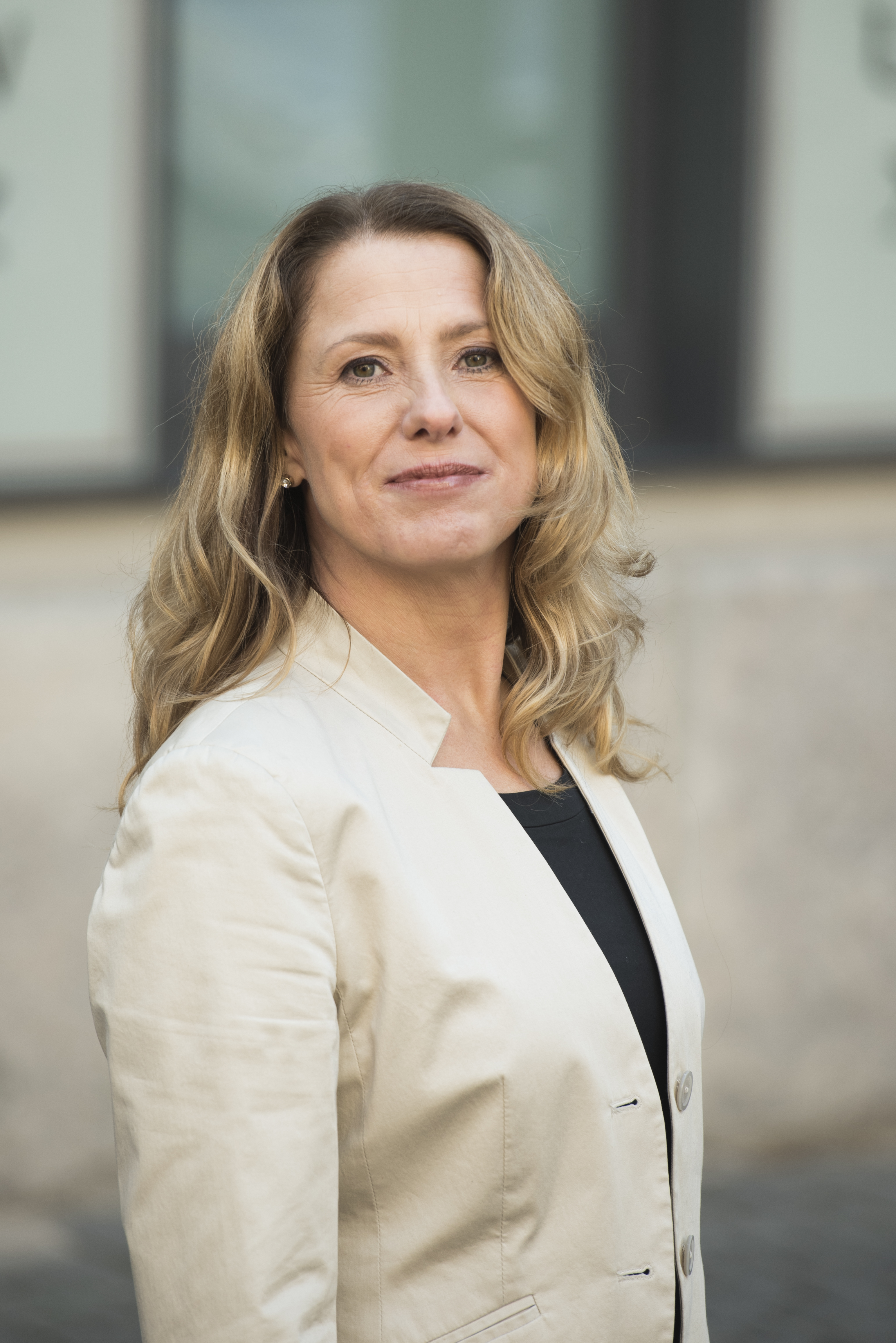 Profilbild von Dr. Esther Curdt