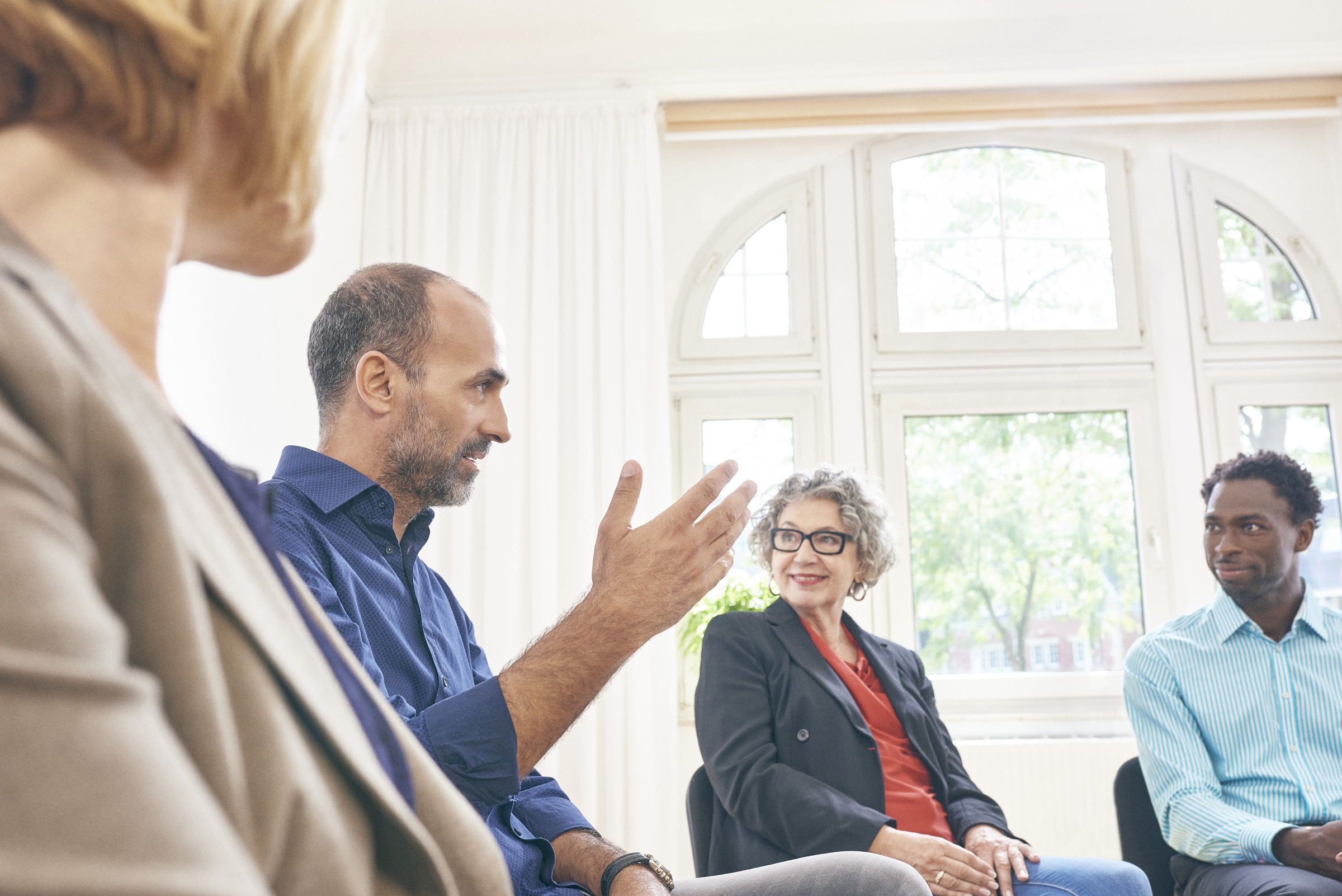 Bild von Menschen in Meeting